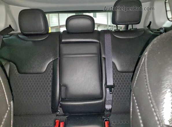 3C4NJDBB5LT109084 2020 JEEP COMPASS Silver Вид задніх сидінь