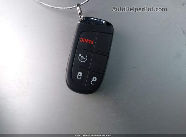3C4NJDBB8KT740894 2019 JEEP COMPASS Зеленый Вид панели приборов