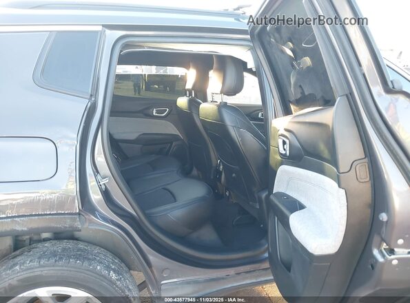 3C4NJDBN0RT132596 2024 JEEP COMPASS Gray VIN კოდის სტიკერის ხედი