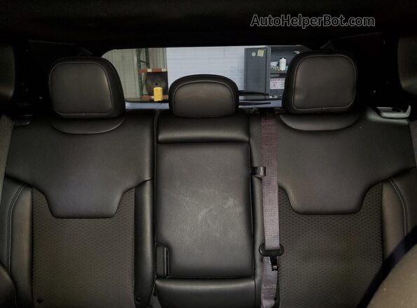 3C4NJDBN1RT170757 2024 JEEP COMPASS Silver Vista de los asientos traseros