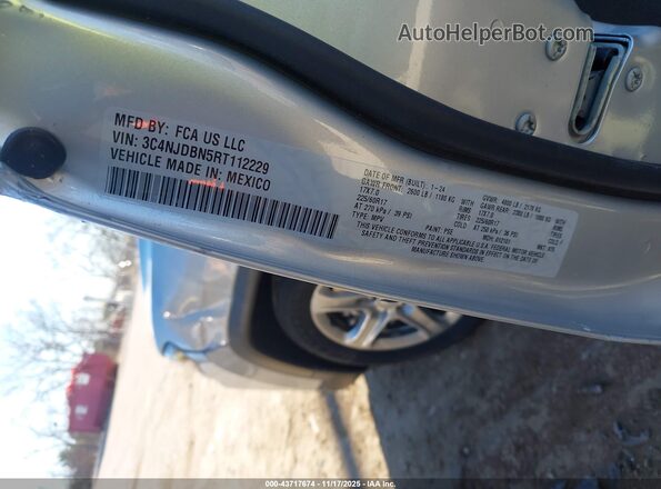 3C4NJDBN5RT112229 2024 JEEP COMPASS Silver Widok komory silnika