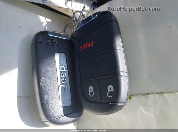 3C4NJDBN5RT112229 2024 JEEP COMPASS Silver Widok deski rozdzielczej