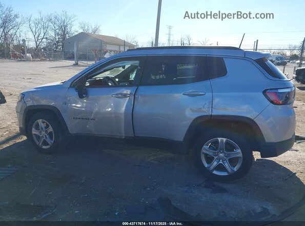 3C4NJDBN5RT112229 2024 JEEP COMPASS Silver Widok wnętrza 360 stopni