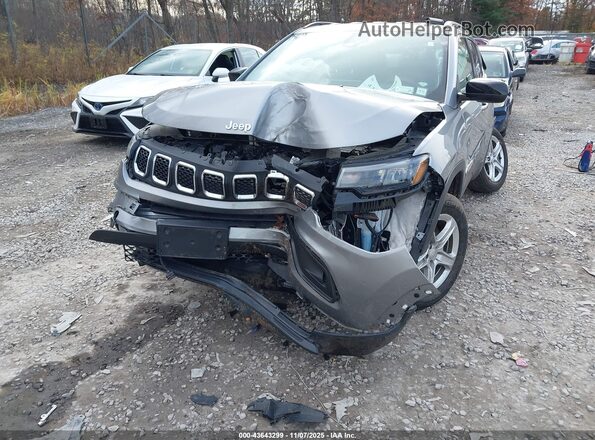 3C4NJDBN7PT527453 2023 JEEP COMPASS Silver Widok z przodu