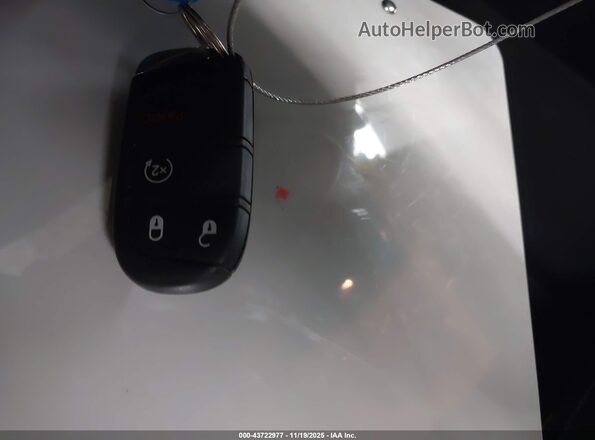 3C4NJDBNXPT562083 2023 JEEP COMPASS White Widok deski rozdzielczej
