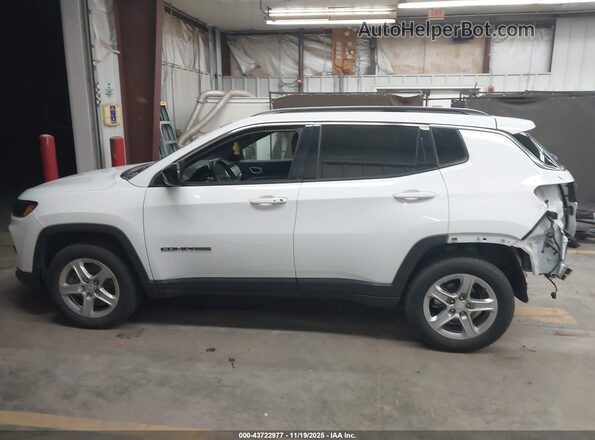 3C4NJDBNXPT562083 2023 JEEP COMPASS White 