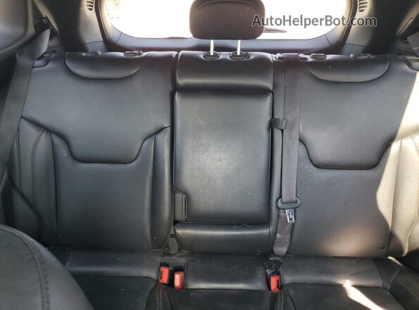 3C4NJDCB2NT212027 2022 JEEP COMPASS Red Widok tylnych siedzeń