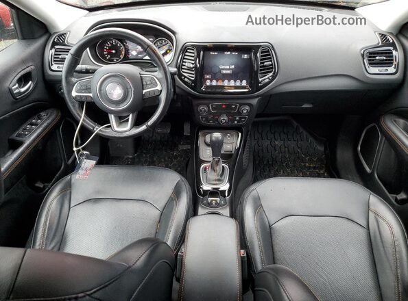 3C4NJDCB3LT132569 2020 JEEP COMPASS Red Вид панелі приладів
