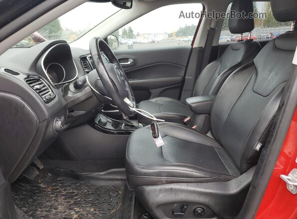 3C4NJDCB3LT132569 2020 JEEP COMPASS Red Вид салону спереду