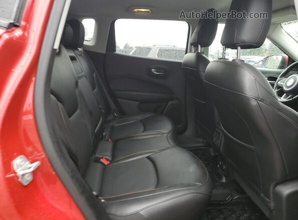 3C4NJDCB3LT132569 2020 JEEP COMPASS Red Вид задньої частини салону
