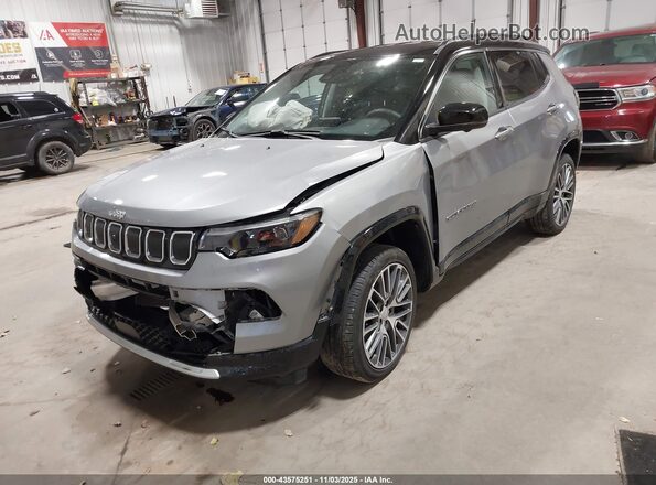3C4NJDCB4NT189995 2022 JEEP COMPASS Silver Առջևի ձախ երեք քառորդ տեսարան
