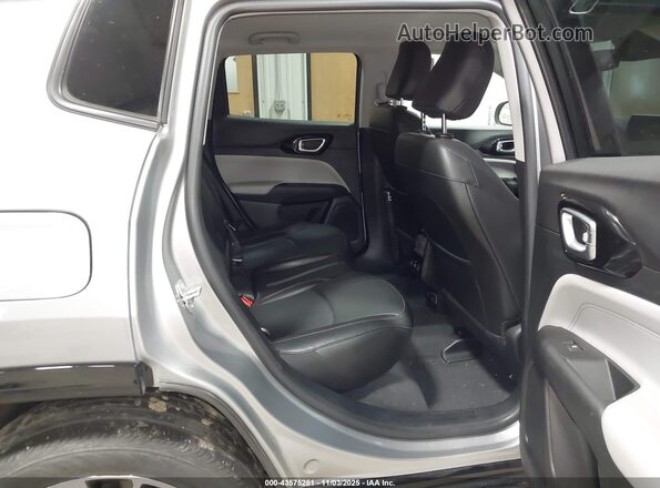 3C4NJDCB4NT189995 2022 JEEP COMPASS Silver VIN կոդի պիտակի տեսք