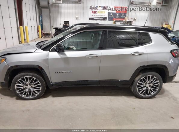 3C4NJDCB4NT189995 2022 JEEP COMPASS Silver 