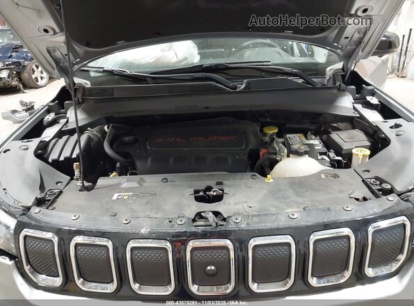 3C4NJDCB4NT189995 2022 JEEP COMPASS Silver Հետևի տեսք