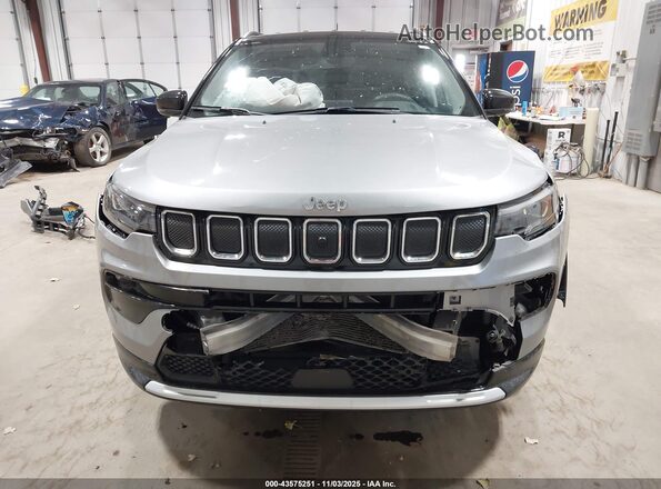 3C4NJDCB4NT189995 2022 JEEP COMPASS Silver Սալոնի հետևի տեսք