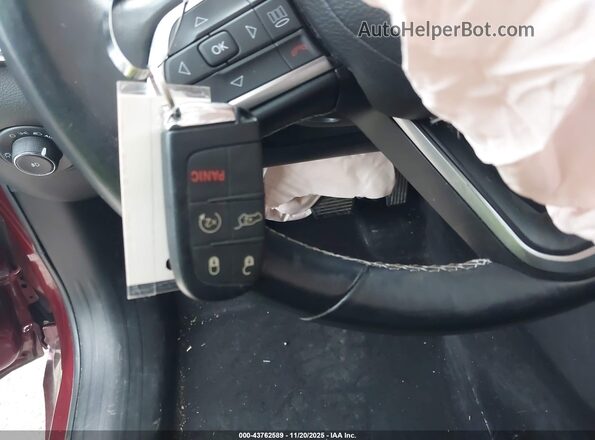 3C4NJDCB4NT221196 2022 JEEP COMPASS Красный Вид панели приборов