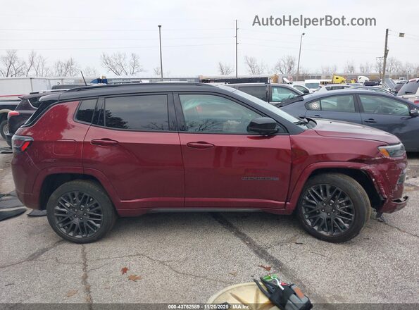 3C4NJDCB4NT221196 2022 JEEP COMPASS Красный Вид задней части салона