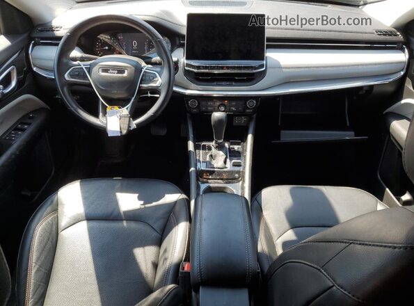 3C4NJDCB5NT171568 2022 JEEP COMPASS Красный Вид панели приборов