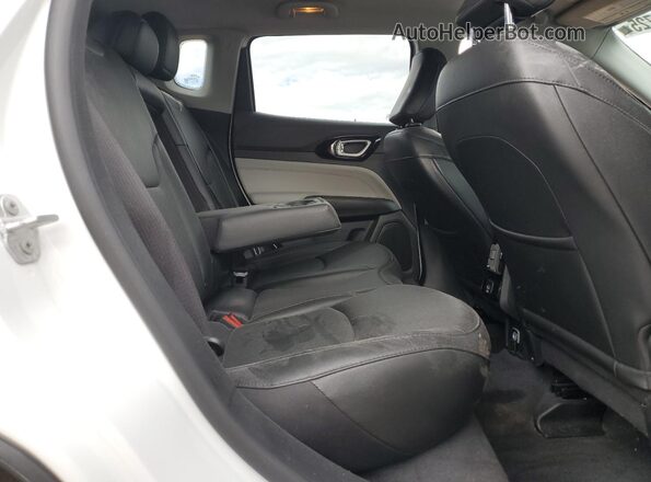 3C4NJDCB7NT232810 2022 JEEP COMPASS White Widok wnętrza z tyłu
