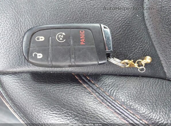3C4NJDCBXNT135259 2022 JEEP COMPASS Red Vista del salpicadero