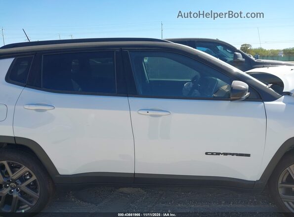 3C4NJDCN2TT184141 2026 JEEP COMPASS White Вид задньої частини салону