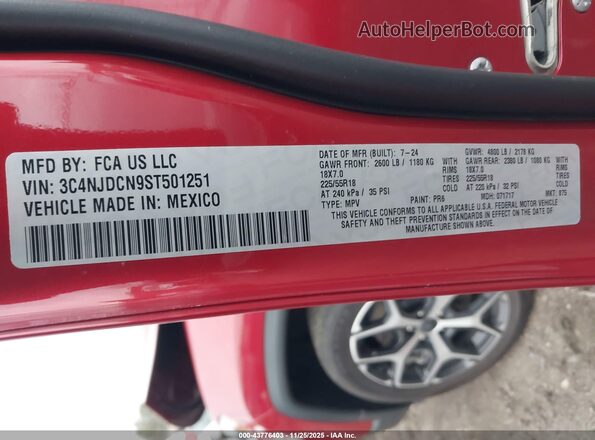 3C4NJDCN9ST501251 2025 JEEP COMPASS Red Շարժիչի բաժամունքի տեսք