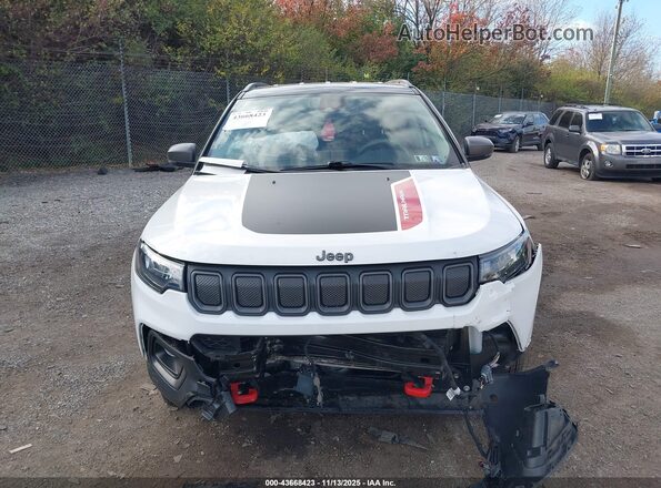 3C4NJDDB0NT130294 2022 JEEP COMPASS White Widok wnętrza z tyłu