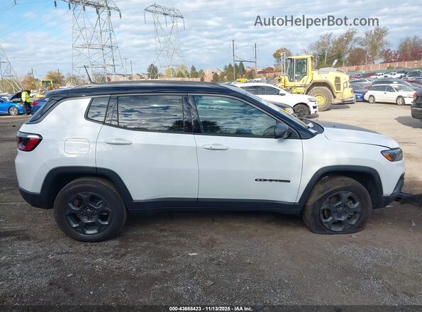 3C4NJDDB0NT130294 2022 JEEP COMPASS White Widok wnętrza 360 stopni