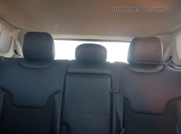 3C4NJDDB7NT145343 2022 JEEP COMPASS Silver Vista de los asientos traseros