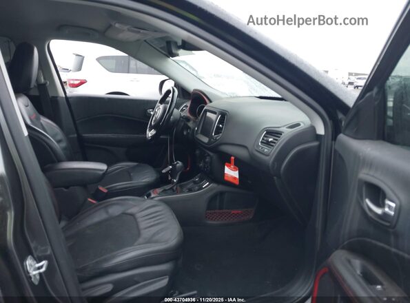 3C4NJDDB9LT170726 2020 JEEP COMPASS Серый Вид салона спереди