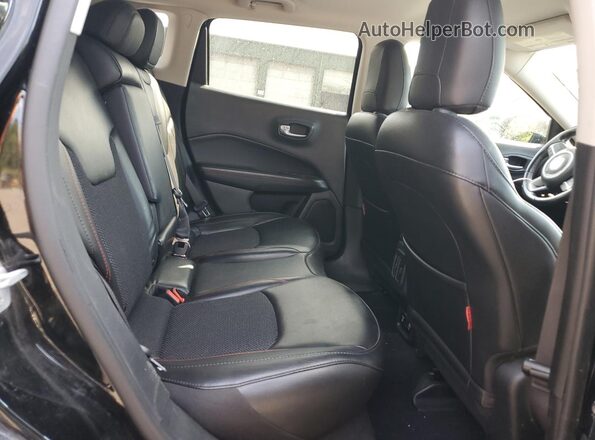 3C4NJDDBXLT177877 2020 JEEP COMPASS Black Вид задньої частини салону