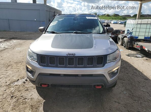 3C4NJDDBXLT208173 2020 JEEP COMPASS Серый Вид спереди