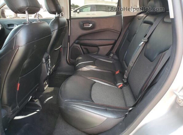 3C4NJDDBXLT208173 2020 JEEP COMPASS Серый Вид задней части салона