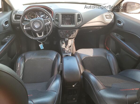 3C4NJDDBXLT208173 2020 JEEP COMPASS Серый Вид панели приборов