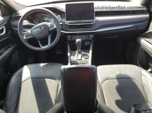 3C4NJDDN3RT589674 2024 JEEP COMPASS Red Առջևի վահանակի տեսք