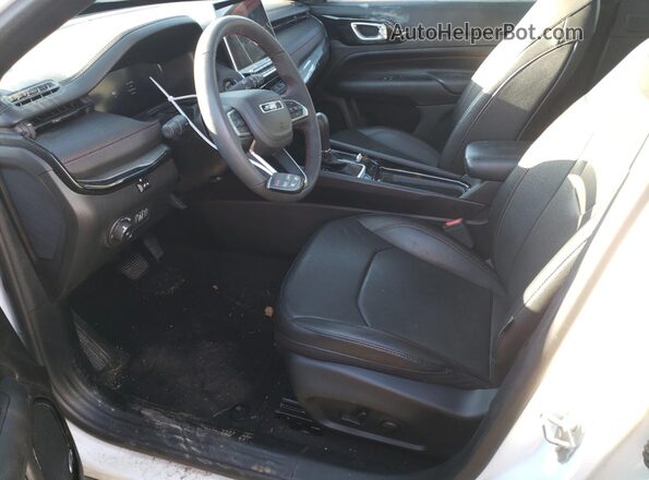 3C4NJDDN3RT590811 2024 JEEP COMPASS Белый Вид салона спереди