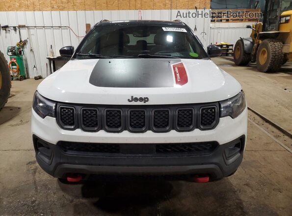 3C4NJDDN3RT590811 2024 JEEP COMPASS Белый Вид спереди