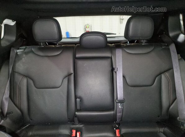 3C4NJDDN3RT590811 2024 JEEP COMPASS Белый Вид задних сидений