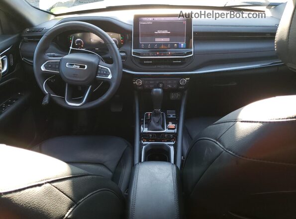 3C4NJDDN3RT590811 2024 JEEP COMPASS Белый Вид панели приборов