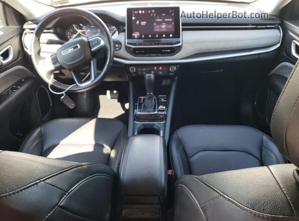 3C4NJDFB2NT230393 2022 JEEP COMPASS Белый Вид панели приборов