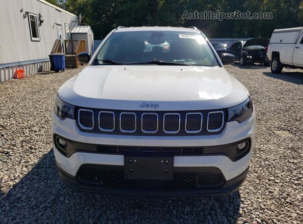 3C4NJDFB2NT230393 2022 JEEP COMPASS Белый Вид спереди