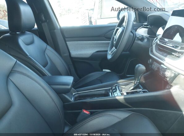 3C4NJDFN8RT601413 2024 JEEP COMPASS Silver Widok wnętrza z przodu