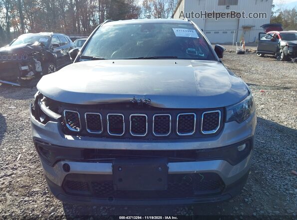 3C4NJDFN8RT601413 2024 JEEP COMPASS Silver Widok z przodu