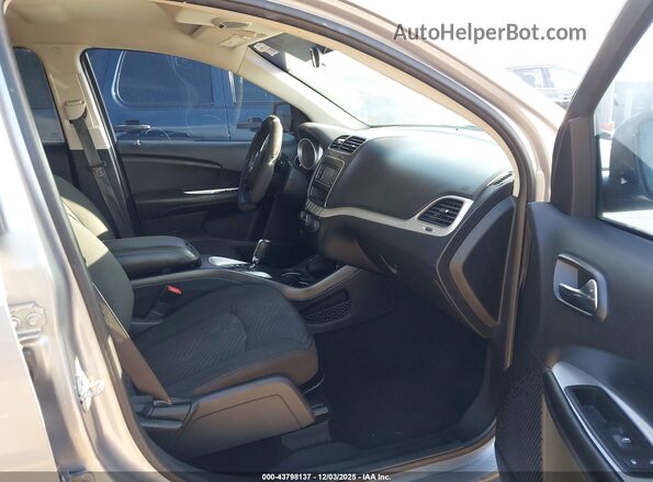 3C4PDCAB7JT296028 2018 DODGE JOURNEY Серебряный Вид салона спереди
