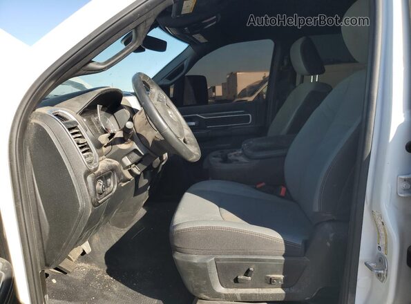 3C63R3HL9RG338855 2024 RAM 3500 White Widok wnętrza z przodu