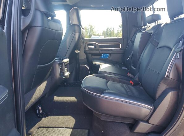 3C63R5KLXSG528299 2025 RAM 2500 Black Widok tylnych siedzeń