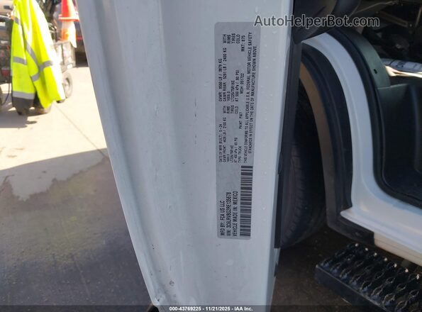 3C6LRVBG2RE135678 2024 RAM PROMASTER 1500 White Vista del compartimento del motor