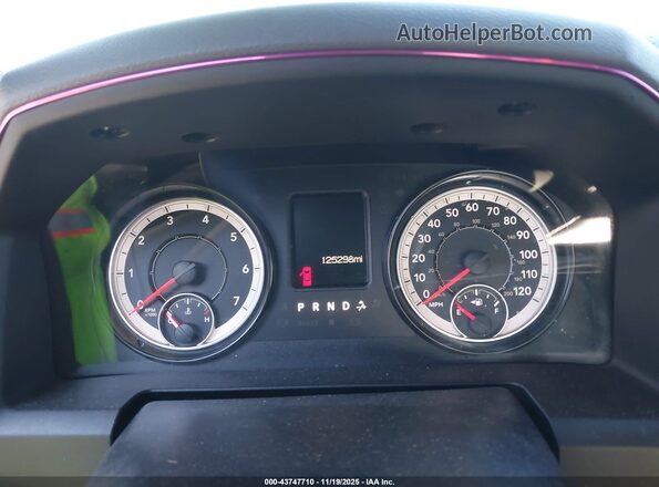 3C6RR7KT3GG220646 2016 RAM 1500 Серый Вид задних сидений