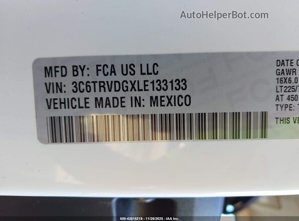 3C6TRVDGXLE133133 2020 RAM PROMASTER 2500 White Vista del compartimento del motor
