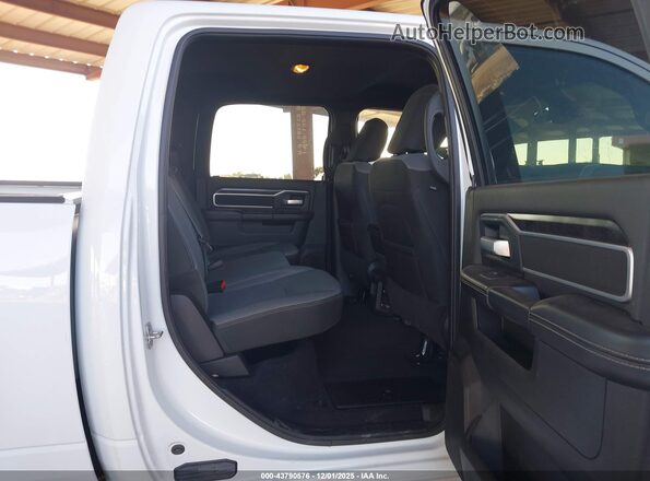 3C6UR5DL2RG136381 2024 RAM 2500 White VIN კოდის სტიკერის ხედი